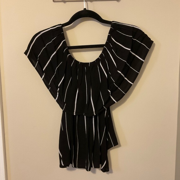 Honey Punch blk/wht off the shoulder top - Picture 2 of 2